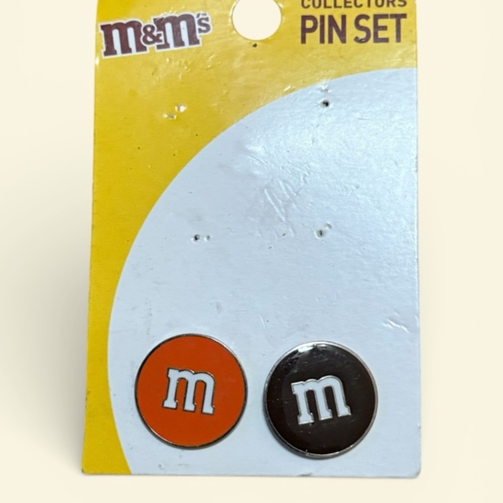 🫶🏻 M&M's Collectors Pin Set (2)